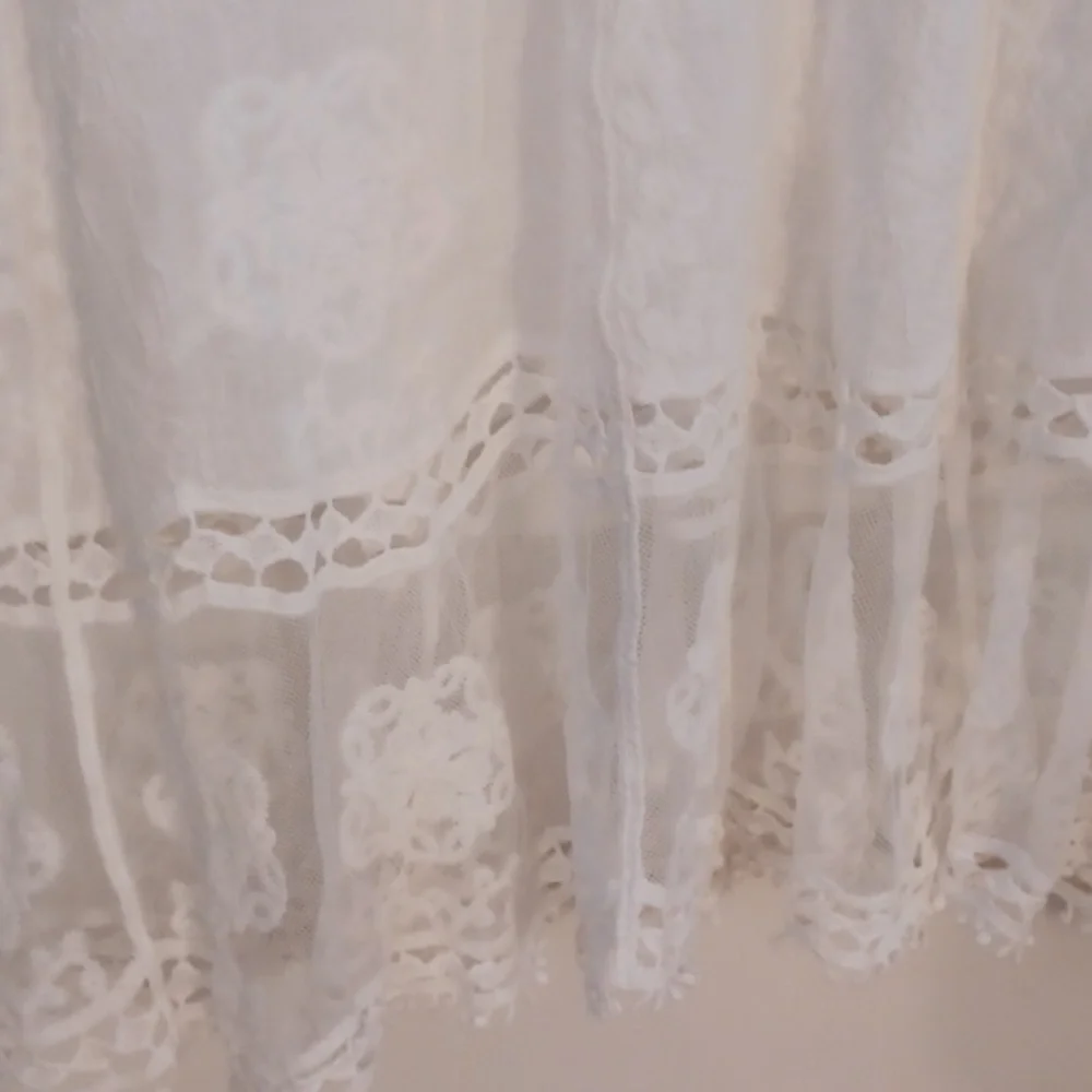 White Lace V-Neck Bathing Suit Cover Up New With Tags